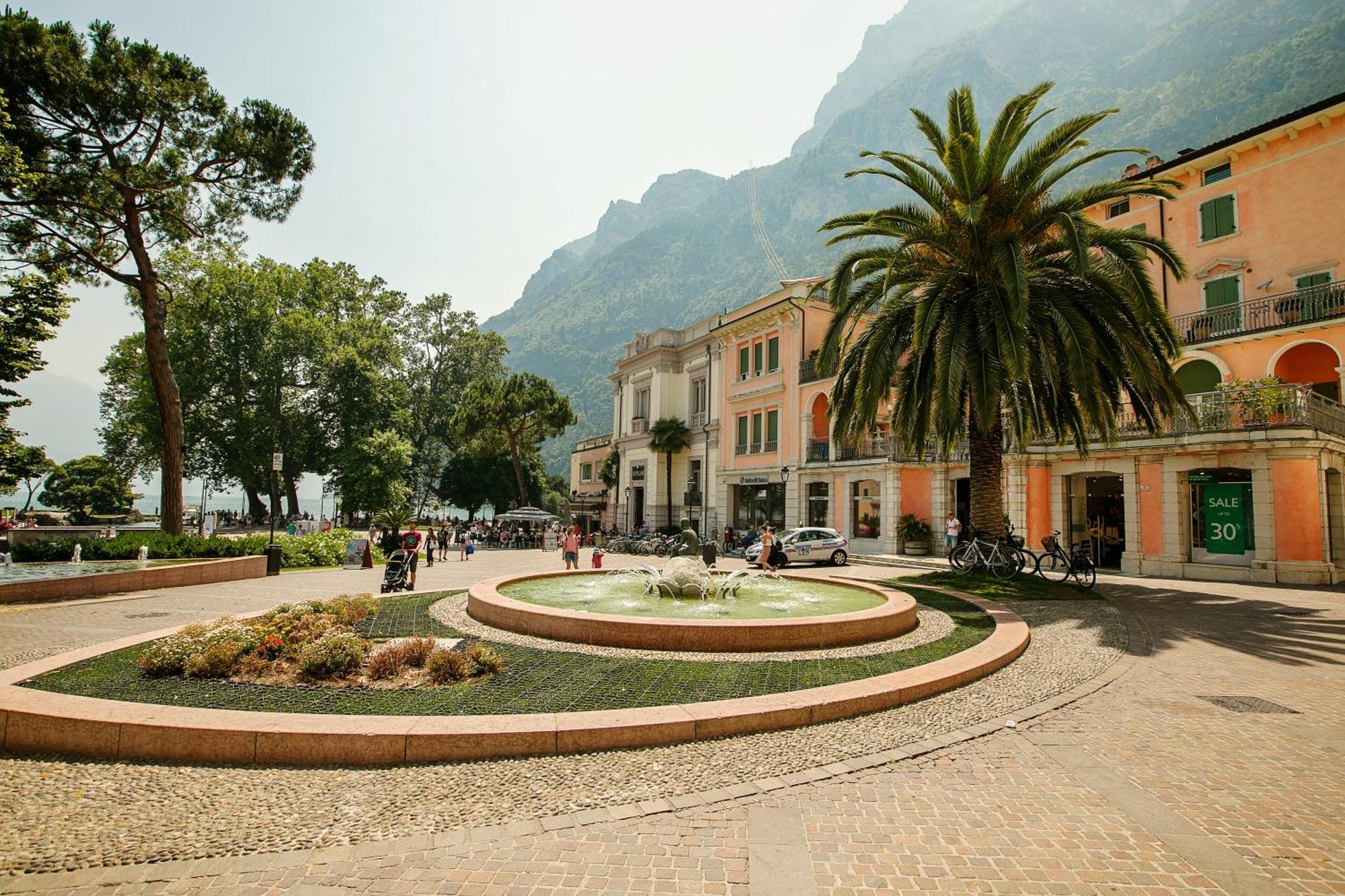 Residenza Rocca Del Lago 2 - Happy Rentals Riva del Garda Exteriör bild